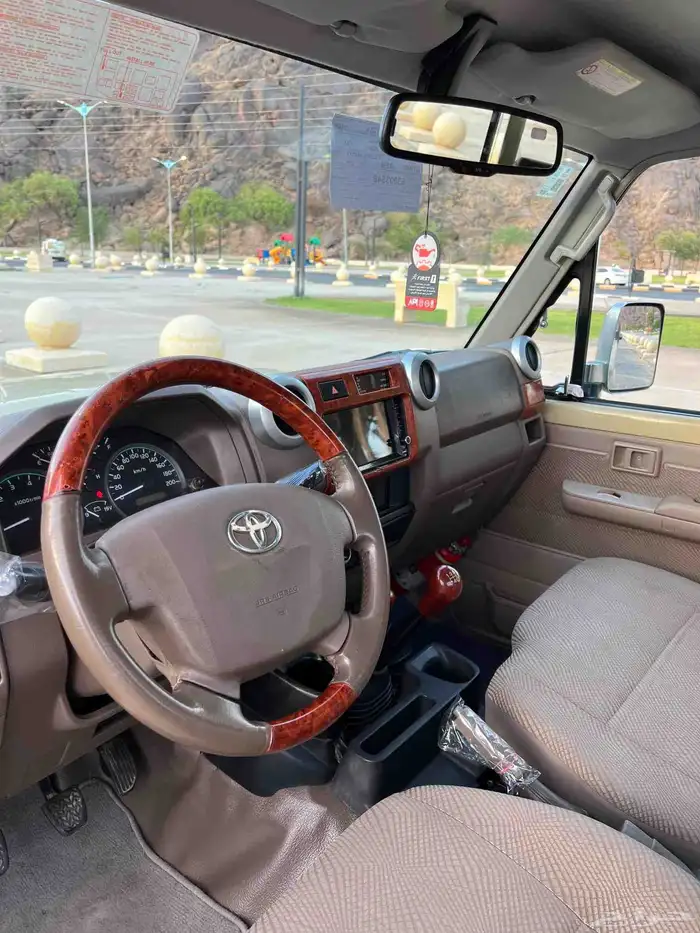 تويوتا شاص فل كامل بريمي نظيف جدا 2012 23