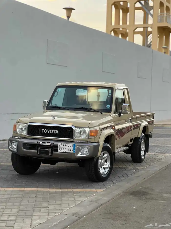 تويوتا شاص فل كامل بريمي نظيف جدا 2012 12