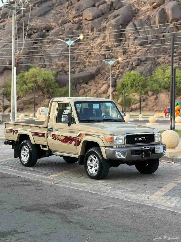 تويوتا شاص فل كامل بريمي نظيف جدا 2012 16