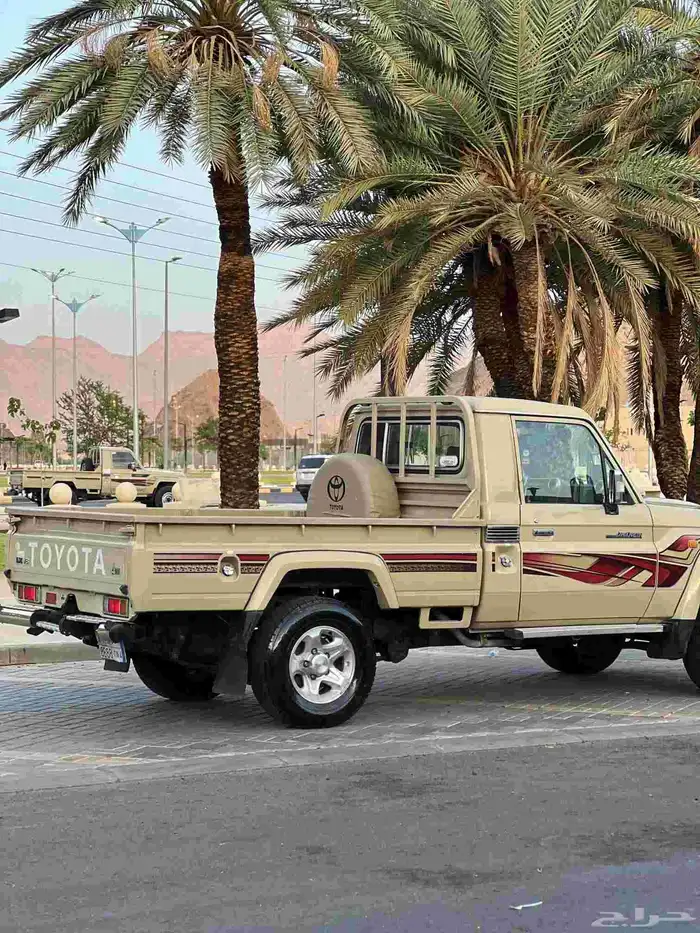 تويوتا شاص فل كامل بريمي نظيف جدا 2012 13