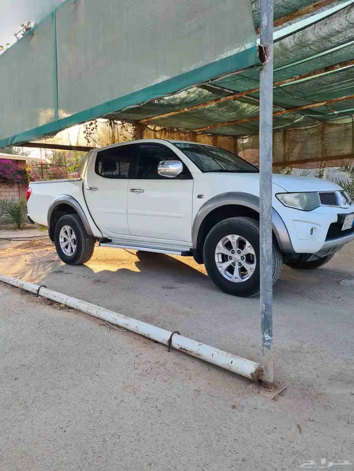 للبيع ميتسوبيشي 2015 غمارتين دبل L200 0