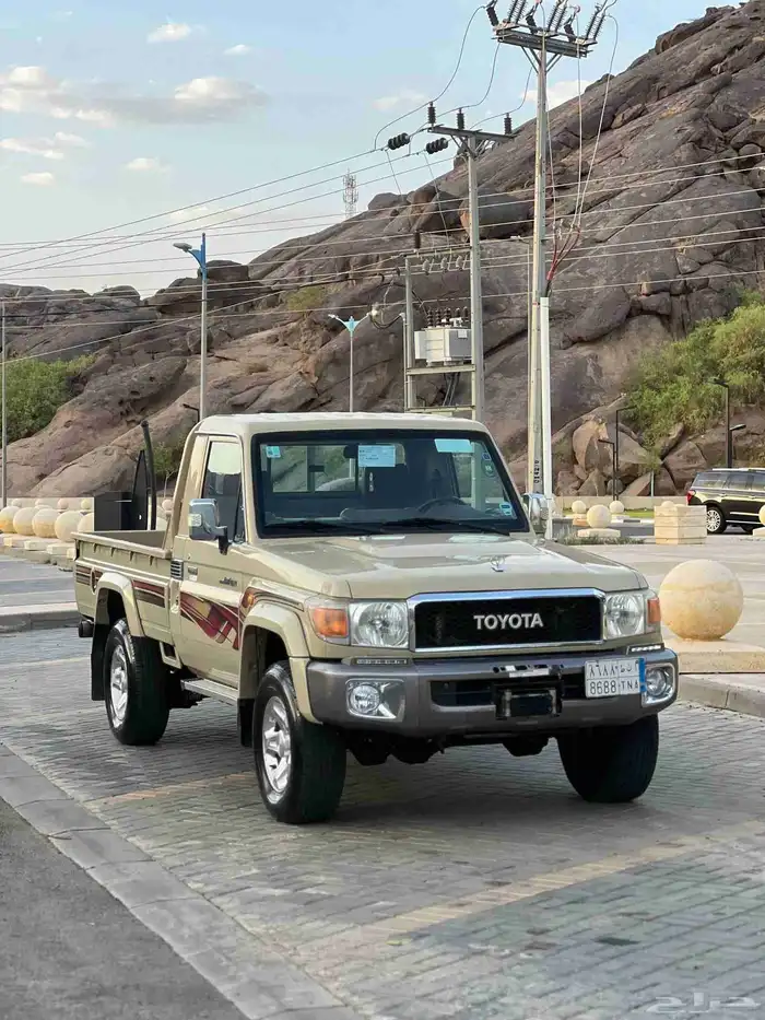 تويوتا شاص فل كامل بريمي نظيف جدا 2012 18