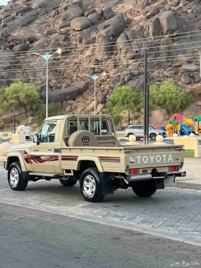 تويوتا شاص فل كامل بريمي نظيف جدا 2012 7