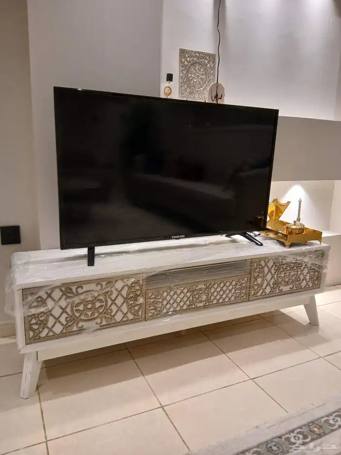 تلفاز مع طاولة وطاولة رخام 0