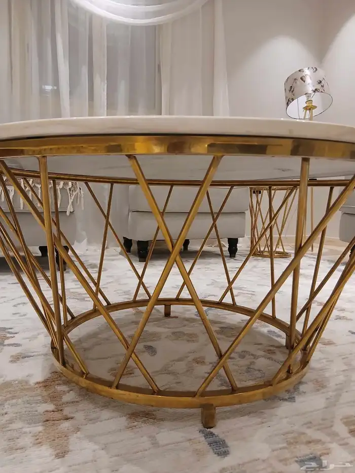 تلفاز مع طاولة وطاولة رخام 1