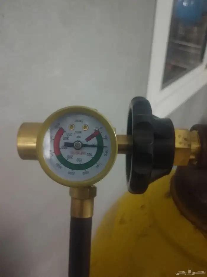 اسطوانة هليوم فيها ربع هليوم 1