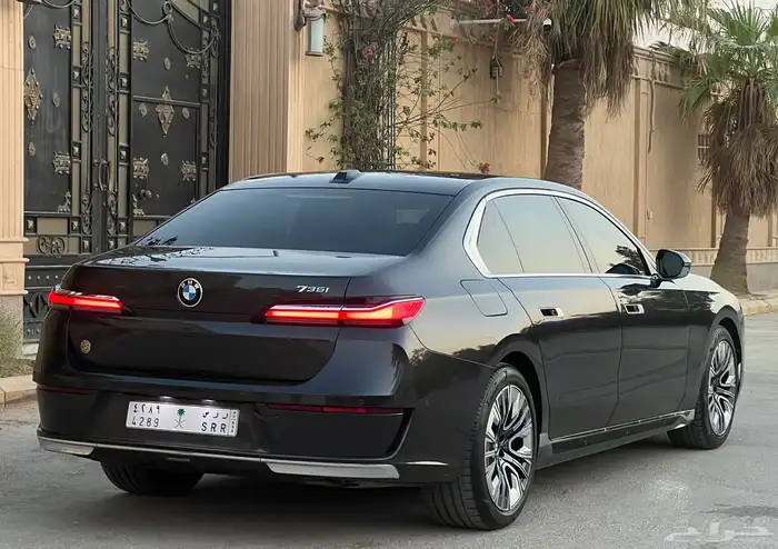 بي ام دبليو 735i 2023 (بحالة الوكالة) 4