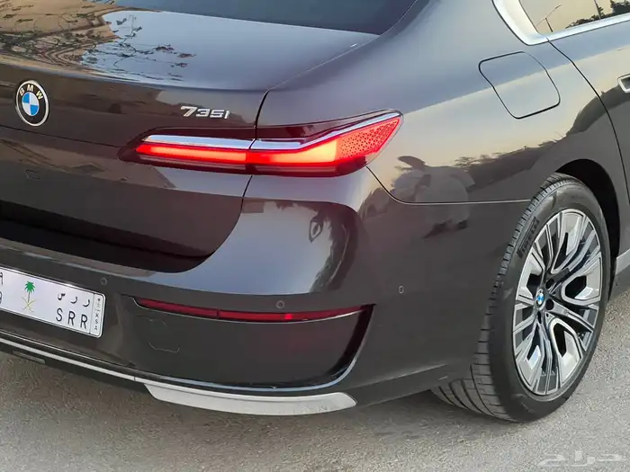 بي ام دبليو 735i 2023 (بحالة الوكالة) 8