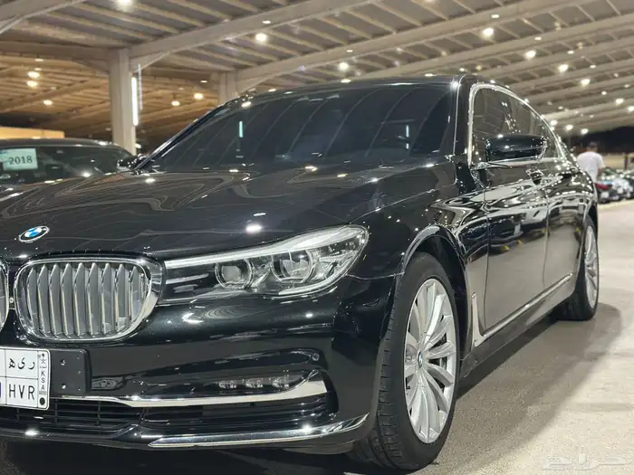 سيارة بي ام دبليو 730فل كامل 1