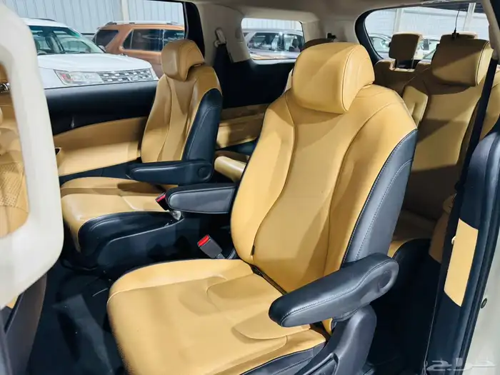 كيا كارنيفال 2021 ديزل (بحالة ممتازة) 10