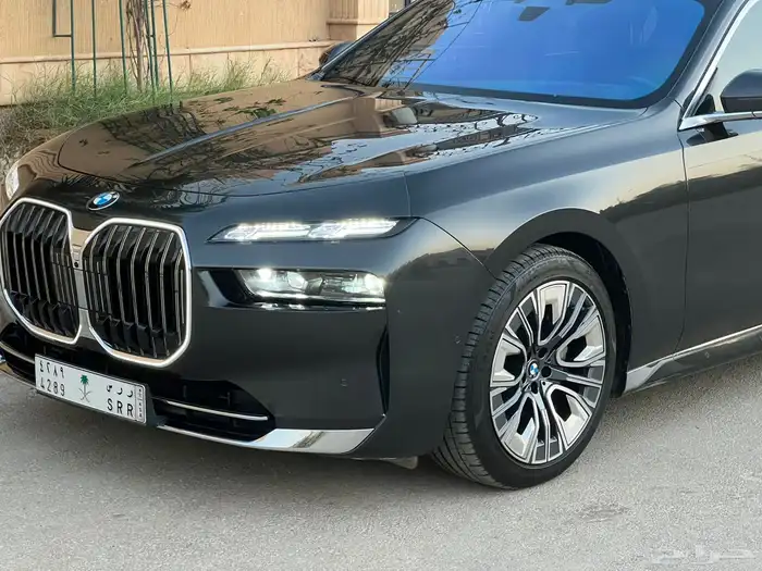 بي ام دبليو 735i 2023 (بحالة الوكالة) 11