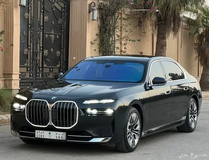 بي ام دبليو 735i 2023 (بحالة الوكالة) 0