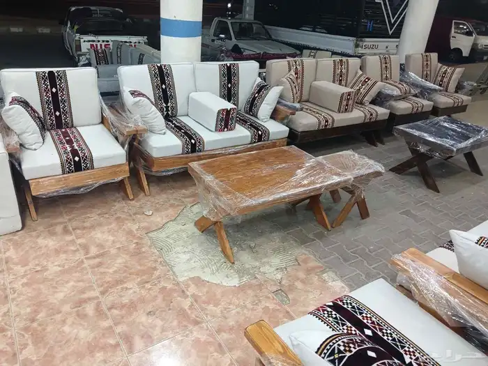 مناقل حطب لأهل البر جلسات تراثية كراسي حديد وكراسي خشب 10