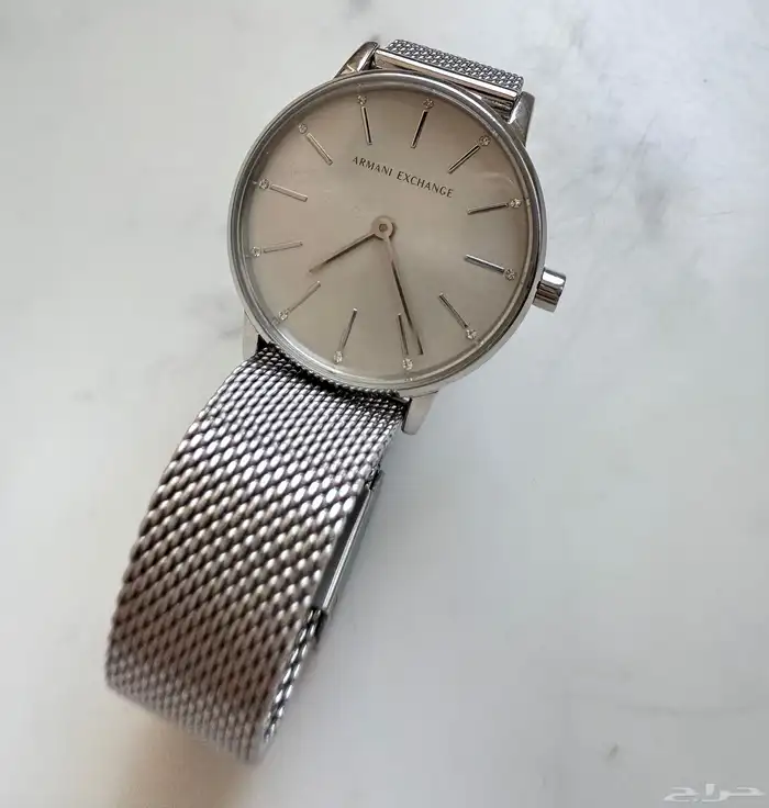 ساعة نسائية فاخرة ماركة ارماني مستعملة 0