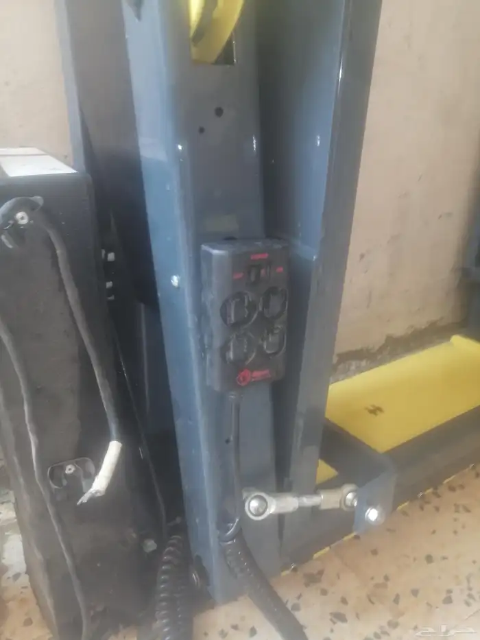 رافعة ذوي الاحتياجات الخاصة تركب على اتشوان 3