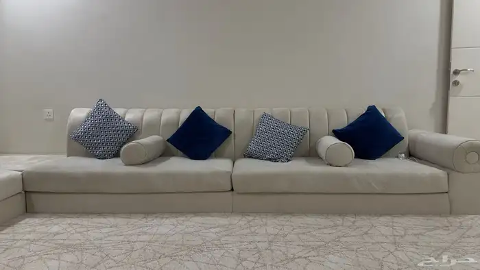 للبيع جلسة أرضية نظيفة جدا 3