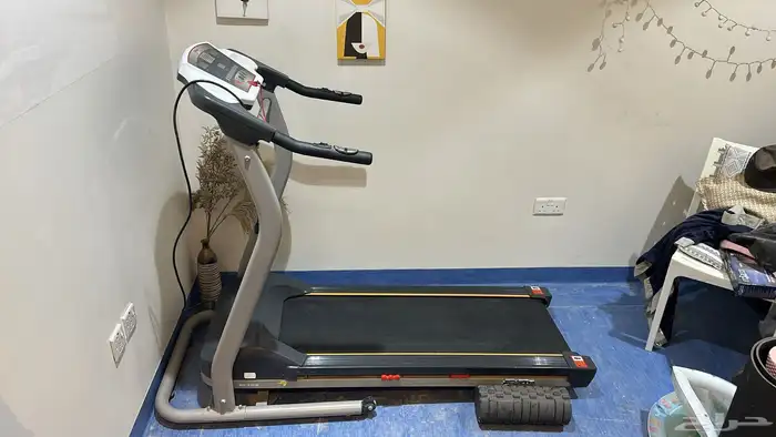 1 massage chair   1 treadmill 4