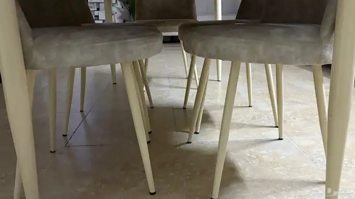طاولة طعام 4