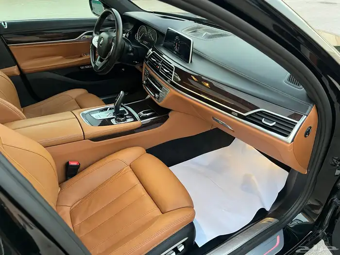 بي ام دبليو ( 750 li ) الموديل 2016 فل مخزن شبه جديد 23