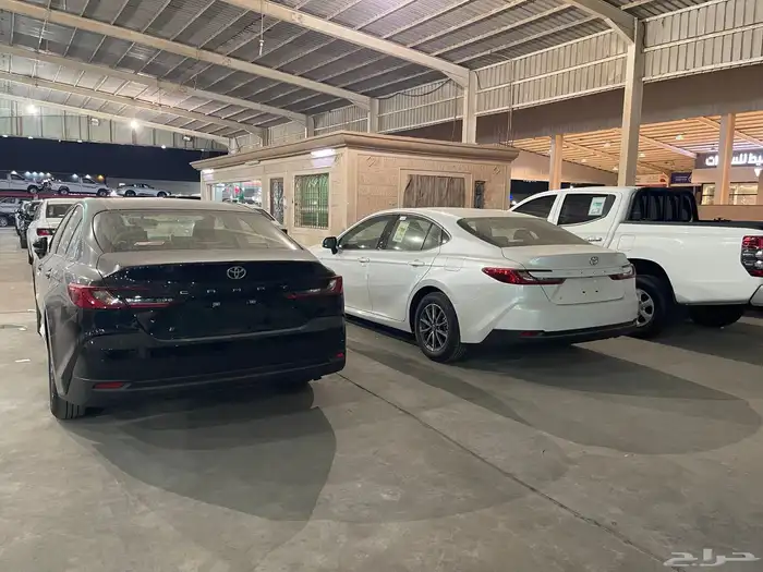 تويوتا كامري استاندر بنزين اسواد وابيض موديل 2025 19