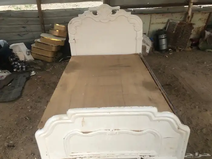 سرير نفر ويوجد الفراش معه 1