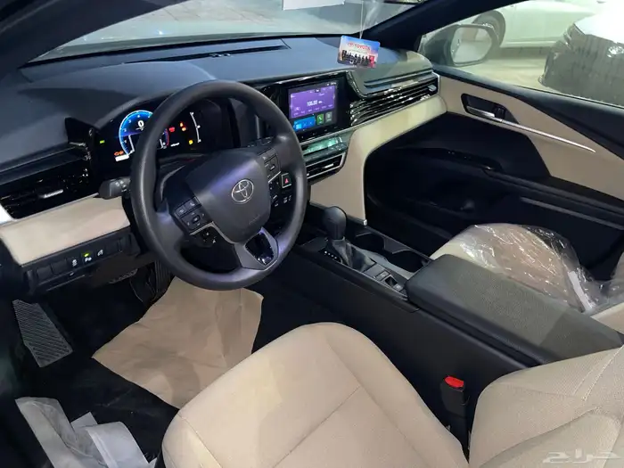 تويوتا كامري استاندر بنزين اسواد وابيض موديل 2025 10