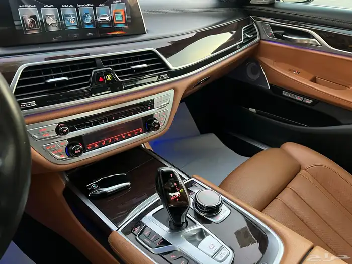 بي ام دبليو ( 750 li ) الموديل 2016 فل مخزن شبه جديد 36