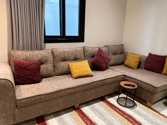 كنبة زاوية للبيع بحالة ممتازة 2