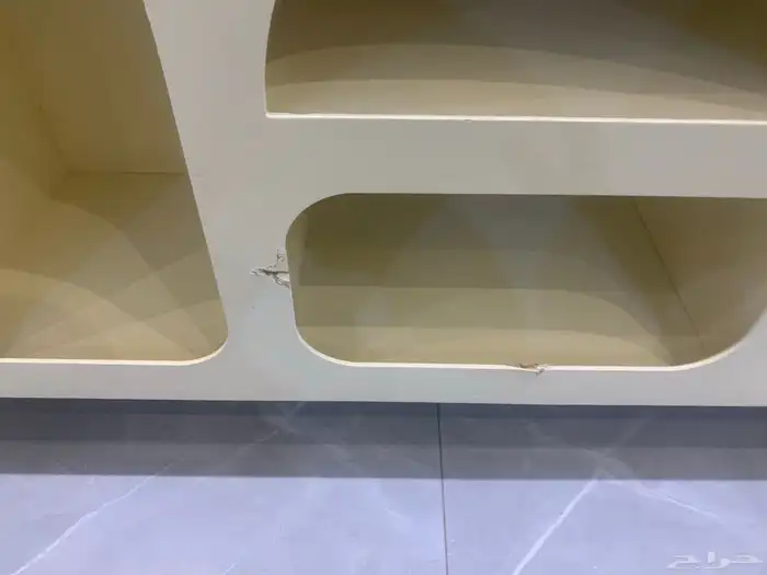 للبيع مكتبة شاشة 1