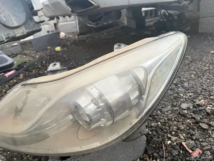 للبيع شمعة جينسس 2009-2014 جهة السائق 1