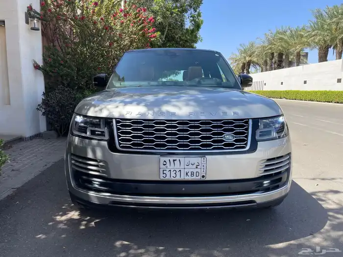 رنج روفر فوج SE V8 2018 ناغي ( بحالة الوكالة ) 5