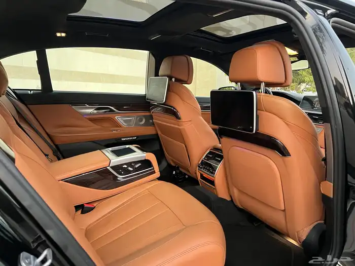 بي ام دبليو ( 750 li ) الموديل 2016 فل مخزن شبه جديد 40