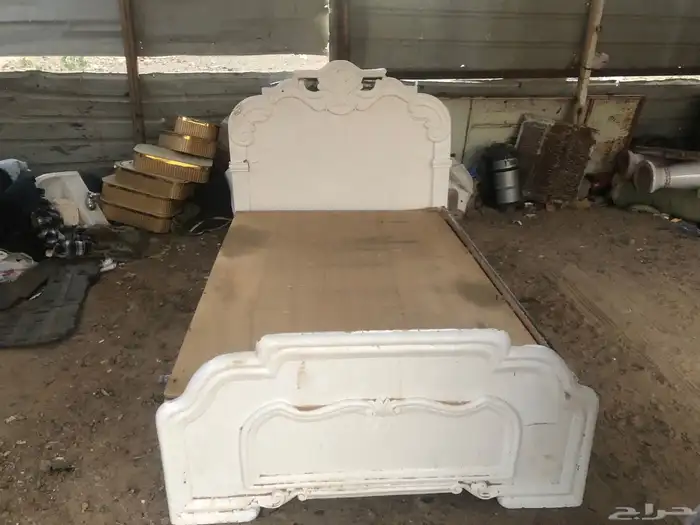 سرير نفر ويوجد الفراش معه 0