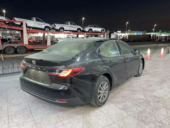 تويوتا كامري استاندر بنزين اسواد وابيض موديل 2025 8