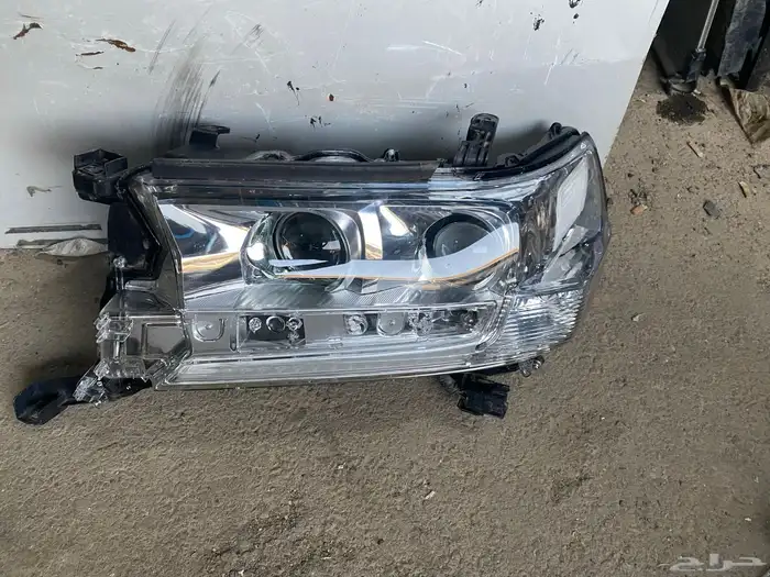 شمعه يسار جيب لاندكروزر GXR من موديل 2016 الى 2022 اصلي 1