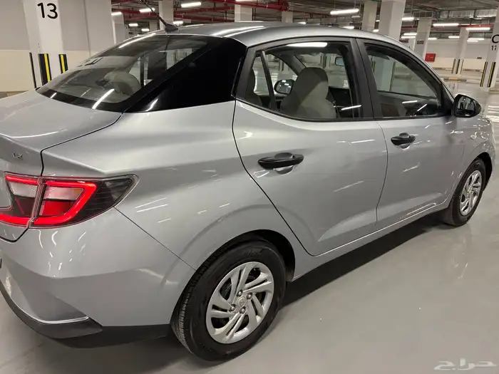 للبيع هيونداي i10 2023 فضي نظيفه 10