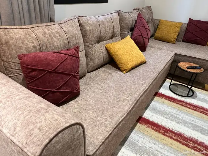 كنبة زاوية للبيع بحالة ممتازة 0