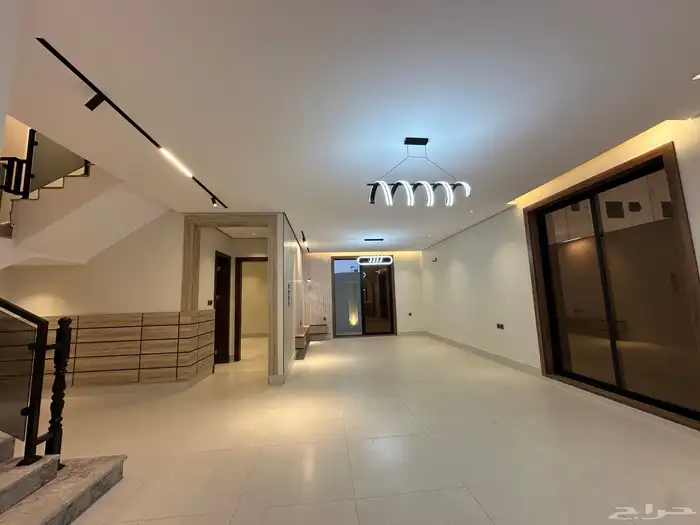 فيله روف للبيع ارضي ومدخل سياره تشطيب ممتاز 2