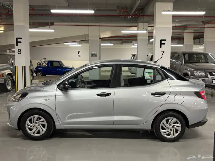 للبيع هيونداي i10 2023 فضي نظيفه 3