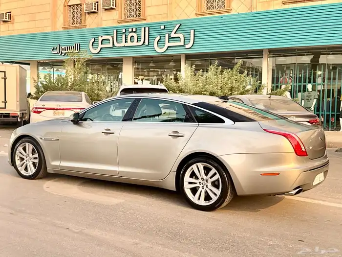 جاكوار jx للبيع اليوم بداعي السفر نضيف جدا وكاله على الفحص 62