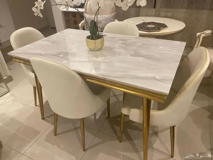 طاولة طعام خشب طبيعي وكنب مودرن ايكيا ومتفرقات 1