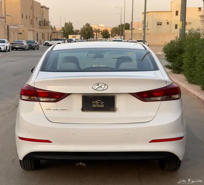 هونداي- إلنترا-2017- استاندر-بنزين- محرك-1600-سي سي 10