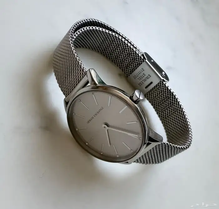 ساعة نسائية فاخرة ماركة ارماني مستعملة 2