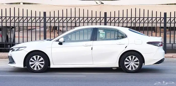 تويوتا كامري LE موديل 2024 2