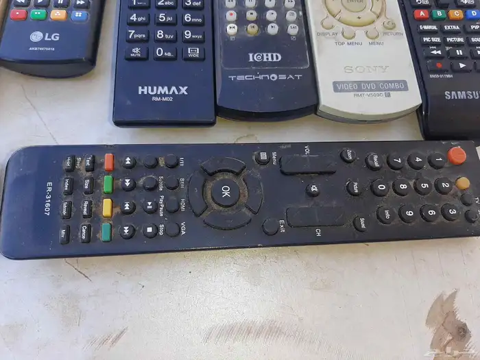 مجموعه من الريموتات التلفزيون الاصلي 4