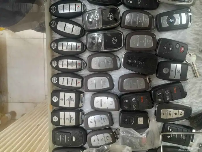 نسخ وبرمجة المفاتيح البصمة والعادي فتح شقق وخزنات تصليح ريمو 0