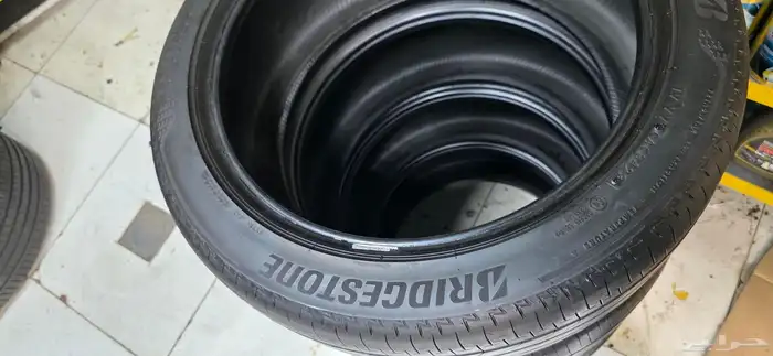4 كفرات بريجستون نظيفة شرط مقاس 235 45 18 2