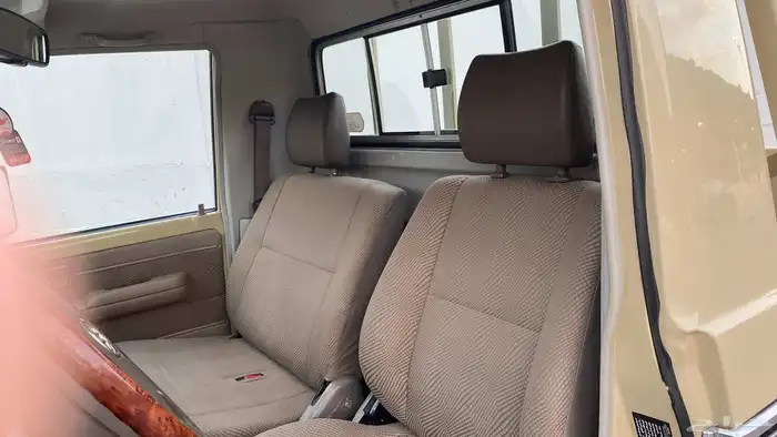 تويوتا شاص فل كامل بريمي نظيف جدا 2012 24