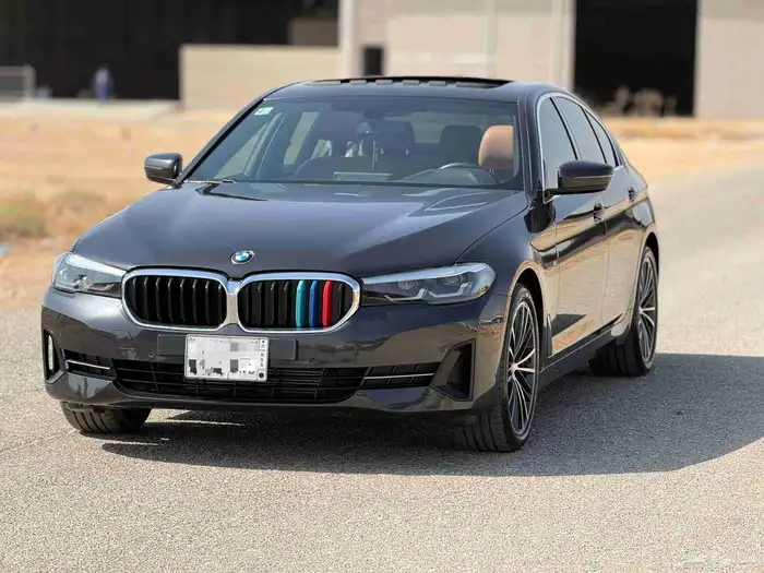 بي ام دبليو 520i 2021 1