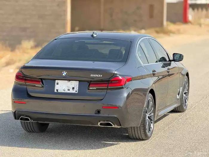 بي ام دبليو 520i 2021 4